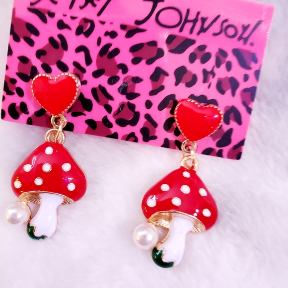 Gold plated mushroom heart earrings - Picture 8 of 10